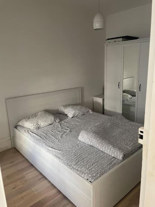 Paris 8Th, Bright, Very Good Location Apartment Exterior foto